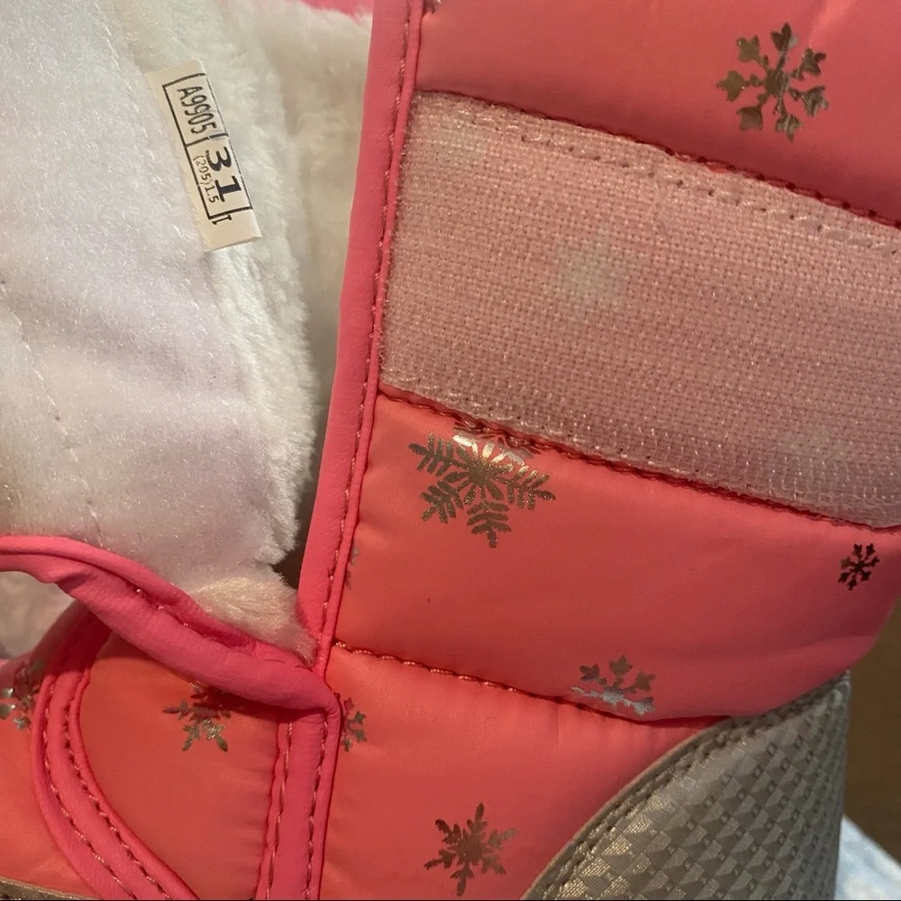 Coga girl’s Sz 1.5 faux fur-lined pink & silver snow boots